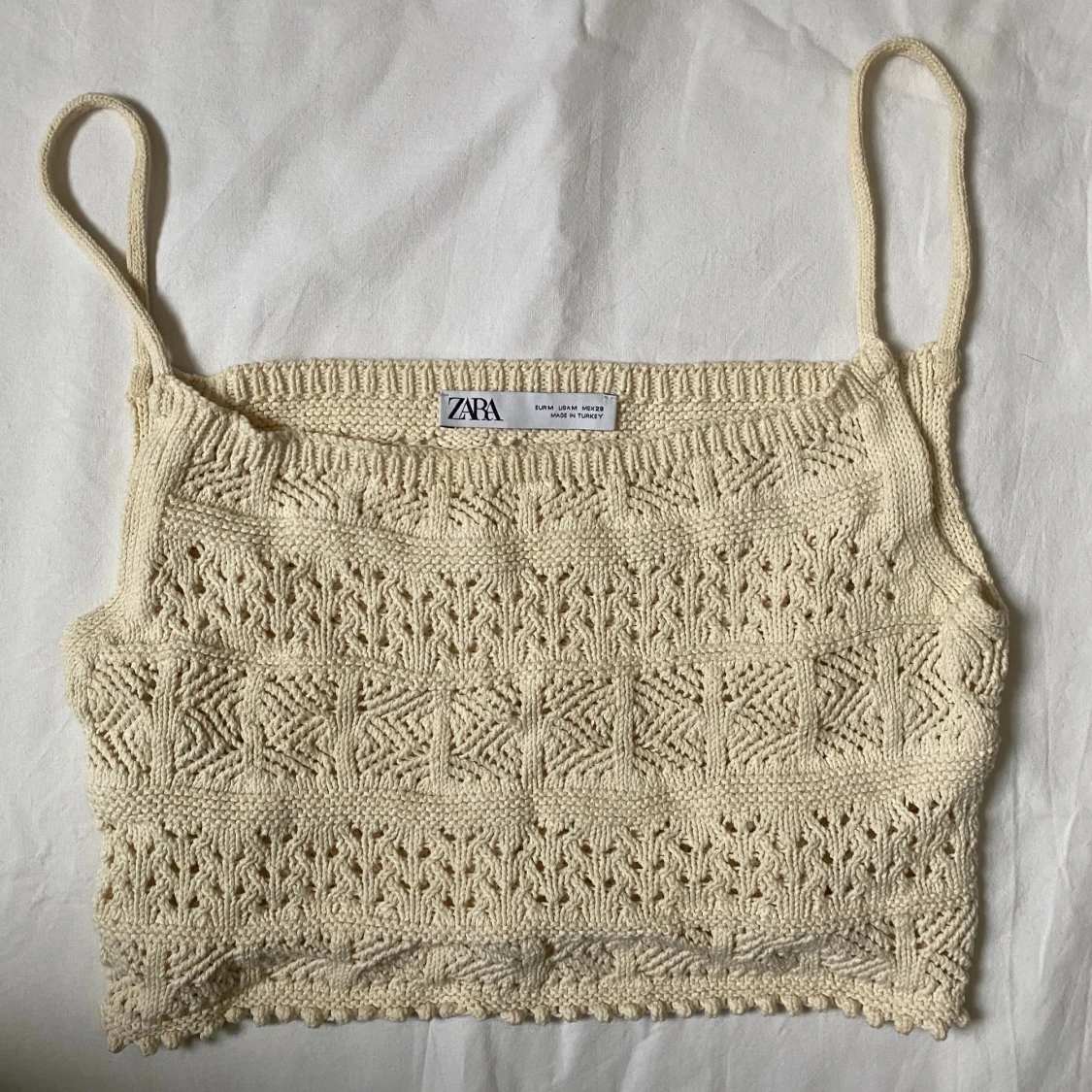 Virkad beige spetstopp