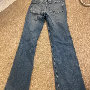 Helt nya jeans, oanvända. Mycket bra skick.  Kosta 400 från början. 