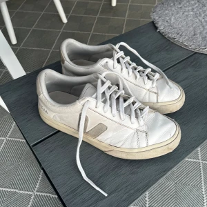 Veja skor  - Trendiga veja skor som inte används längre då jag köpte nya!💖 Pris går att diskutera
