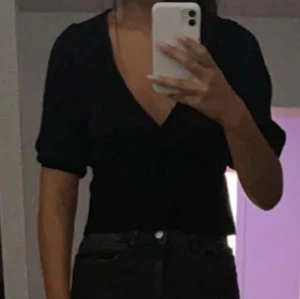 Stradivarius topp/blus - Fin topp/blus från stradivarius i storlek Xs. Köpt för två år sedan, aldrig använt.