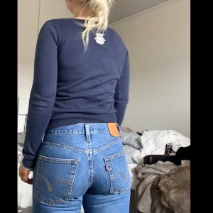 Levis 501 CT - Snygga Levis jeans i miid wash färg, storlek W26 L 32. Sparsamt använda