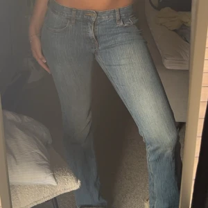 Lowrise jeans  - Säljer dessa lågmidjade jeans från brandy one size