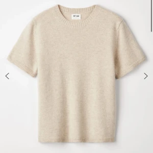 Soft goat tröja - Säljer denna beigea Soft Goat Kashmir t shirt i storlek L. Skulle säga att den är oversize på en storlek M. Nypris 2 195 kommer sälja den för 1 100 kr då den ej kommer till användning och jag bara vill bli av med den🥰🥰. Möts i Sthlm eller fraktar