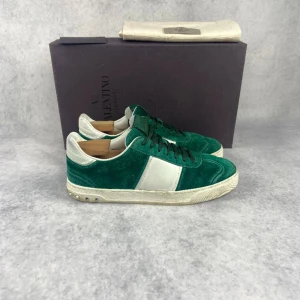 Valentino flycrew - Valentino flycrew i bra skick, 9/10 pris 3499