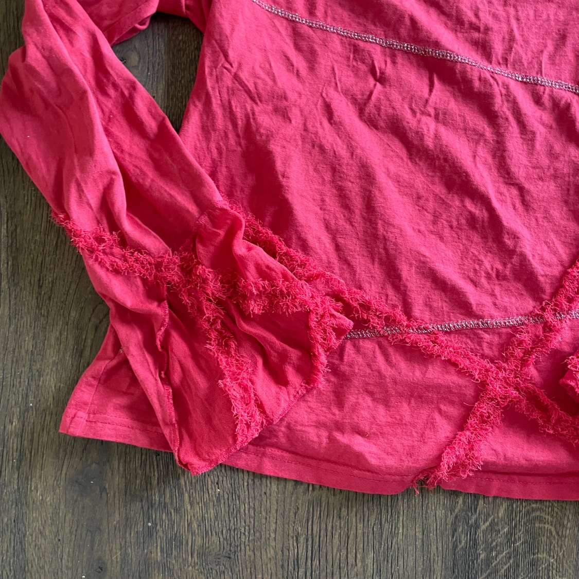 Fin röd långärmad volang topp⭐️ - 91