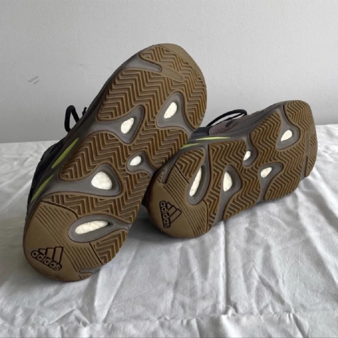 Yeezy boost 700 mauve - 90