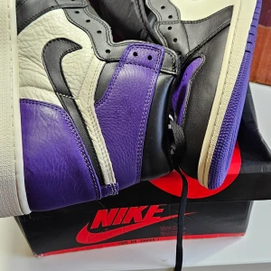 Jordan 1 court purple  - Nya I låda