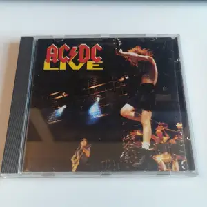 Ac dc Live CD-skiva bra skick hör av dig om du är intresserad eller ha nå frågor :) 