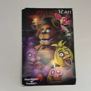 FNAF poster - Säljer denna affisch då den inte passar in i mitt rum, och är även inte sånt stort fan längre. Tror den är på A2 papper. Pris diskuterbart & skriv vid frågor/vill ha bilder💕💕