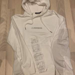 Lindberg hoddie använd 2-3 gånger, inga defekter alls, nypris 1399kr. Priset kan diskuteras. 