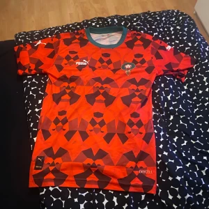 Marocko träningströja - storlek s men funkar på m också
