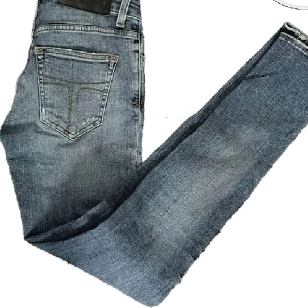 Säljer nu mina jättefina tiger of Sweden jeans i jättebra skick skriv om du har någon fråga. Jeans & Byxor.