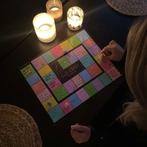 Sällskapsspel - Vi på Gocrazy UF säljer vårat sällskapsspel, det passar bra på till exempel en kväll med sina vänner eller innan en utekväll. 