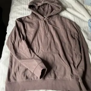 Greige hoodie från H&M, nästan aldrig använd, oversized