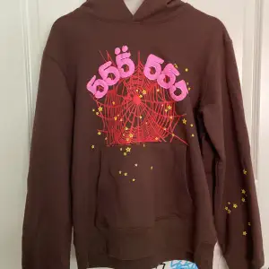 Sjuk fet spider hoodie. Säljer för att jag bara inte gillar den stilen ngt mer inga skador. 