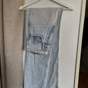 Ljusblå 90s jeans - Superfina jeans som har vit stora favoriter men som inte längre passar  90s High waist jeans 