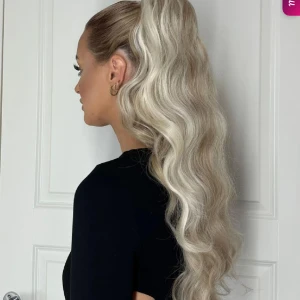 Tizwe Ponytail - Ponytail från Tizwehair i modellen ”Isadisa- 70cm”  Endast urtagen från förpackning 1 gång för att testa den. Annars helt oanvänd