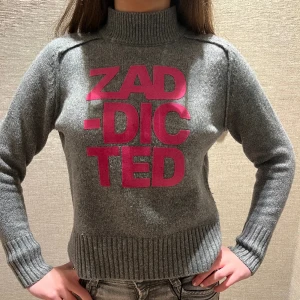 Zadig & Voltaire stickad tröja - Zadig&voltaire stickad tröja från barnavdelningen i storlek 14y, passar xxs. Nypris 1500kr