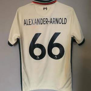 Liverpool bortatröja 2021/2022 med Trent Alexander-Arnold på ryggen. Skick: Nyskick, 9,5/10 Storlek: M/S Kontakta angående frågor och liknande