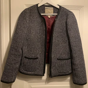 Kavaj - Jättefin kavaj från Banana Republic. Storlek 8/M. Välbehållen och omhändertagen. 🖤