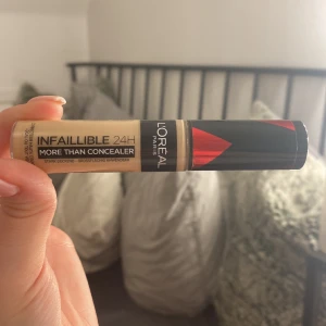Concealer - Säljer min nummer 1 go to consealer som jag köpte om men köpte fel färg😇 har aldrig använt då jag ja köpte helt fel färg💓