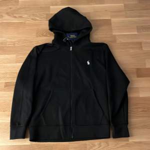 Ralph lauren hoddie ny skick säljer den åt en kompis! St S