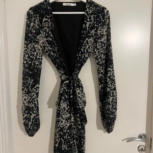 NA-KD kort klänning  - Använd 1 gång bra skick 