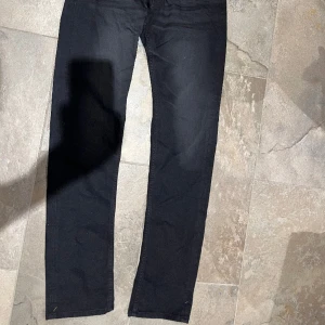 Replay jenss - Säljer ett par helt nya replay jeans, jag fick dom i julklapp men tyvär ingent kvitto, säljer dom till ett rikigt bra pris med tanke på att dom är helt nya!! Pris kan diskuteras i dm