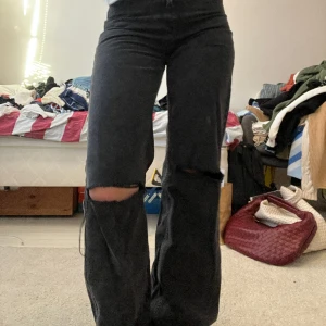Håliga jeans - Snygga jeans. Räfflade i slutet
