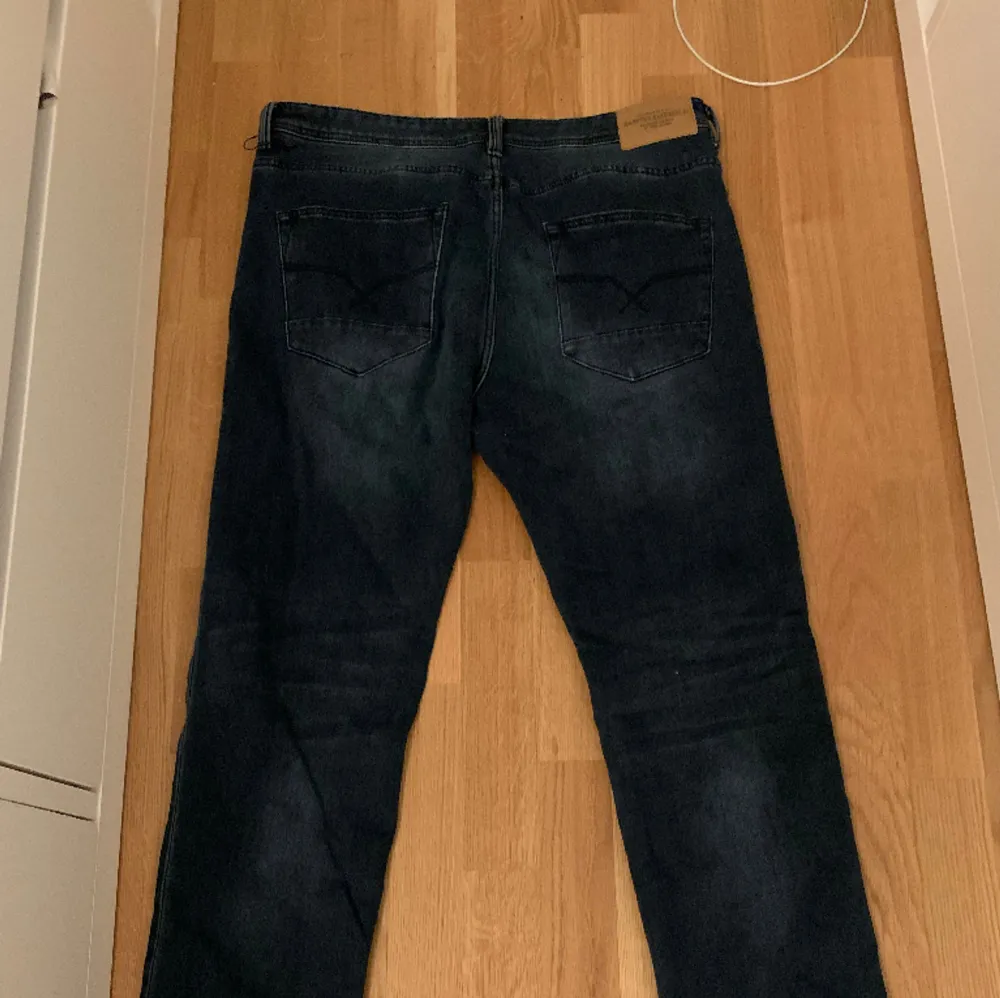 Säljer dessa Hampton republic jeans. Använda 1 gång dom är inte riktigt min stil. Köpta för 600. 10/10 skick. Jeans & Byxor.