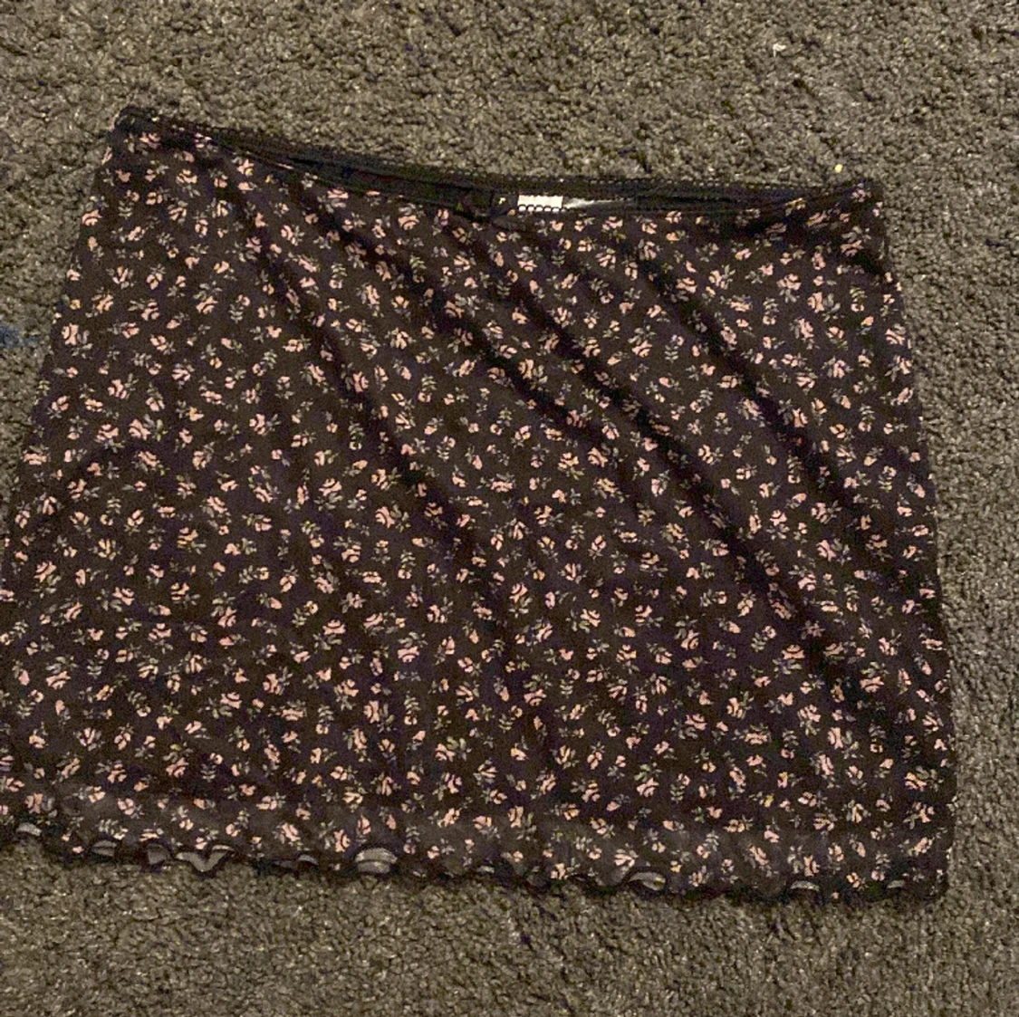 Kjol med blommor 🌷  - 90