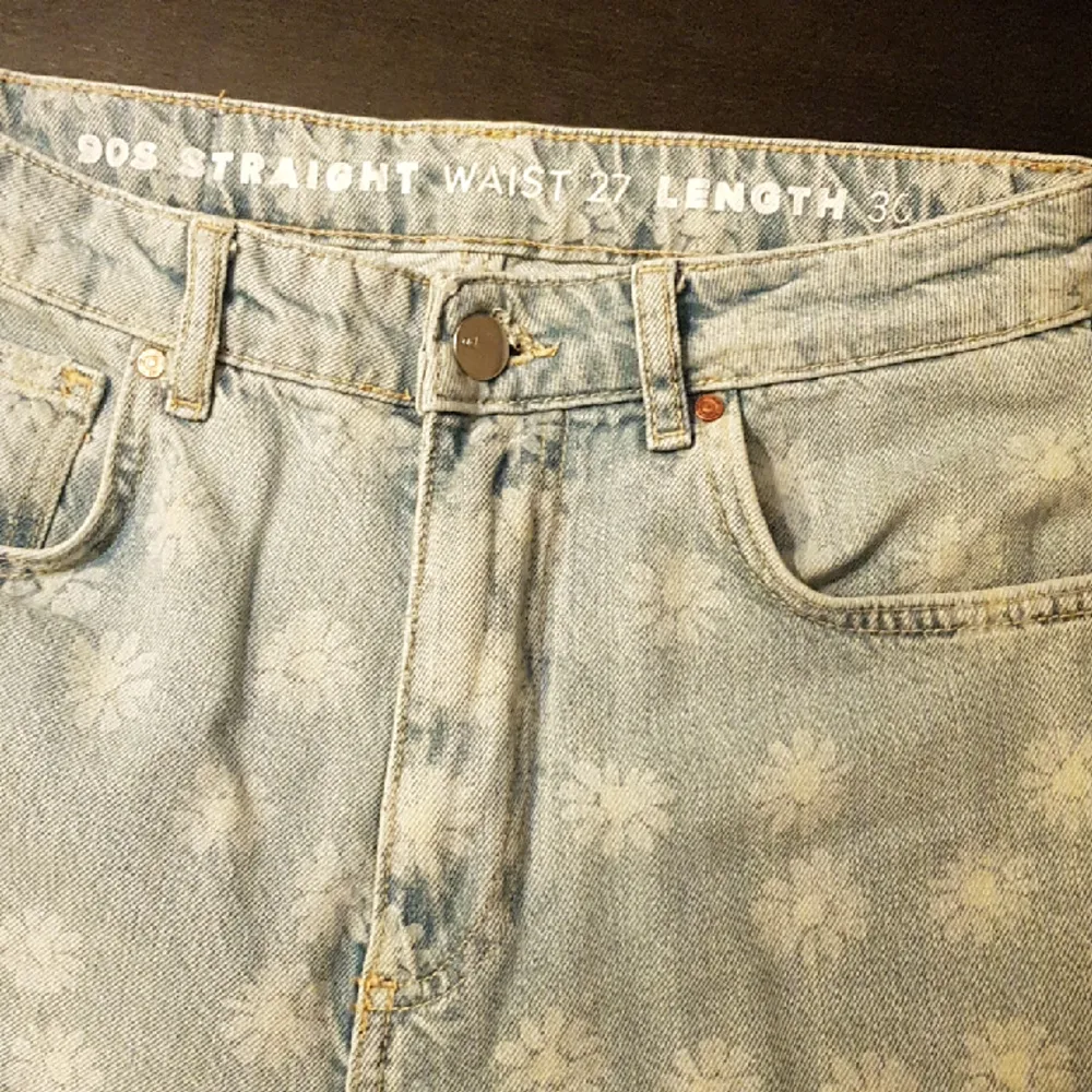 Jeans 27-30 från bik bok straight waist köparen står för frakten. Jeans & Byxor.