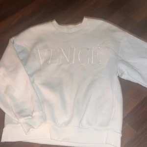 Fin munktröja - Säljer denna fina och sköna munktröjan! Pris går att diskutera!!!