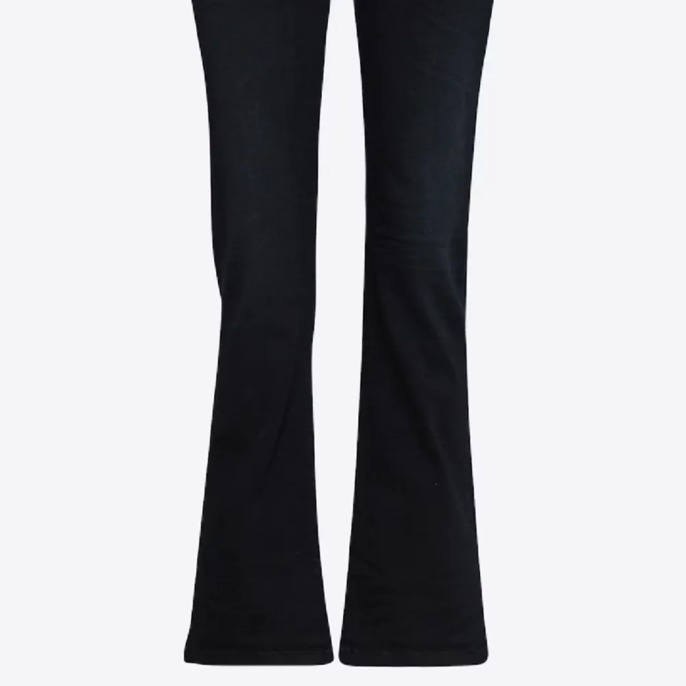 Hej jag säljer nu mina Ltb jeans. Dem är låg midjade och är modellen Ltb bootcut Jeans ’valerie’. Dem är som nya och är som nya. (Ny pris 915kr) men säljer för 780kr. Jeans & Byxor.