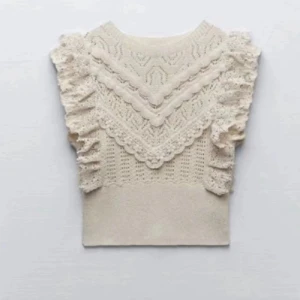 Broderad zara topp - Broderad topp från zara i stolek S💕💕