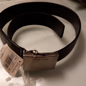 Vintage läder Skärp - Nytt med tags Miu miu 3 cm bred