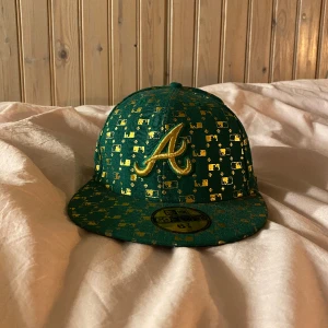 New era - Säljer denna new era kepsen, 55cm