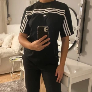 Adidas t-shirt  - T-shirt som inte kommer till användning 🤍