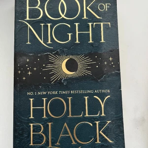 Bok - Bok på engelska, ganska bra skick💕 större pocket format