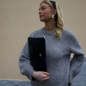 Datorfodral  - 25x35, passar både Chromebook & MacBook⭐️💻 Handsytt av återvunna material🪡 Innerficka 
