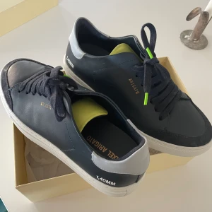 Axel arigato - Endast prövade Axel Arigato i storlek 39.  Hämtas på Kungsholmen eller skickas