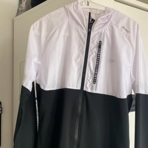Fotboll träningsjacka  - Regn / träningsjacka  Jätte bra skick 
