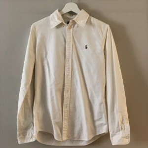 Ralph Lauren skjorta  - Ralph Luren skjorta custom fit i nyskick! Endast använd ett fåtal gånger! 