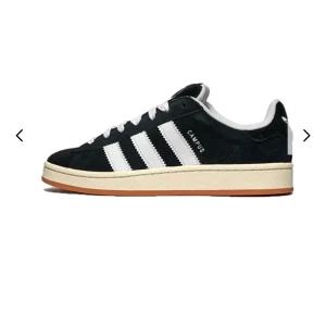 Campus - Campus svart. Säljer mina svarta addidas campus. Storlek 36. Använda men ändå okej skick❤️