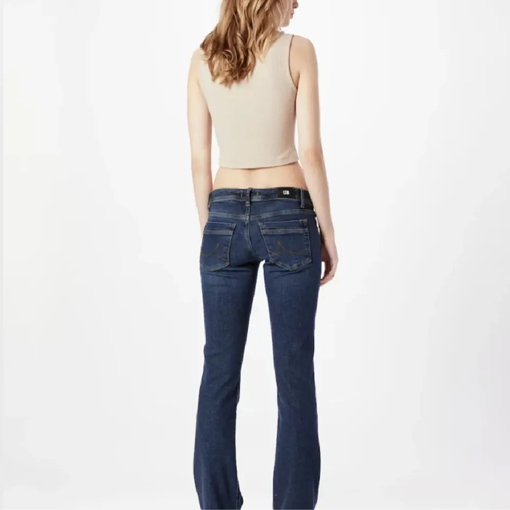 Säljer dessa helt nya ltb jeans med lappen kvar då jag har ett par liknande. Dom är helt slutsålda över allt 💗Midjemått 33+stretch och innerbenslängden 83 cm 💗. Jeans & Byxor.