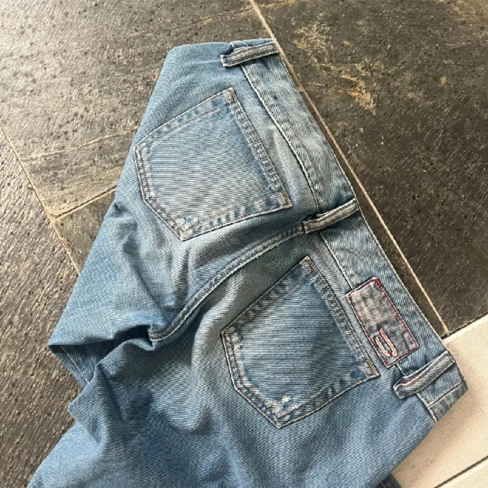 Säljer dessa diesel jeans för att de passade tyvärr inte mig. Perfekt stick!!!🩷 Skriv gärna innan ni köper!! 🙏🏼❤️❤️. Jeans & Byxor.