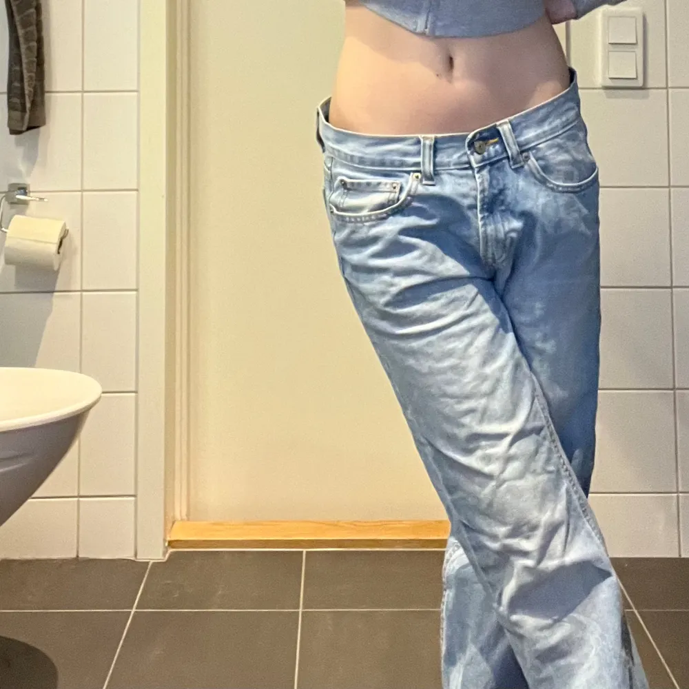 Coola jeans som jag använt som väldigt baggy då dom är för stora för mig😊. Jeans & Byxor.