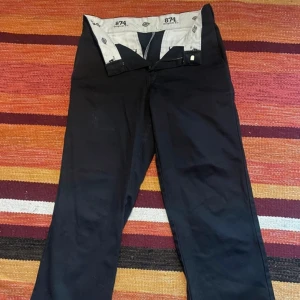 Dickies jeans - Nice pair of dickies 874 jeans, some signs of usage on the inside (se picture) but otherwise in great condition🫶🏼  ✨W28/L30  ✨Great condition  