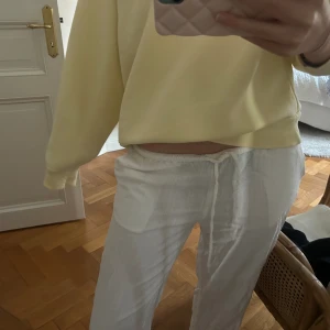 Linnebyxor - Lågmidjade linnebyxor som tyvärr inte passar mig. Perfekta till sommaren??❣️❣️ Använda 1 gång