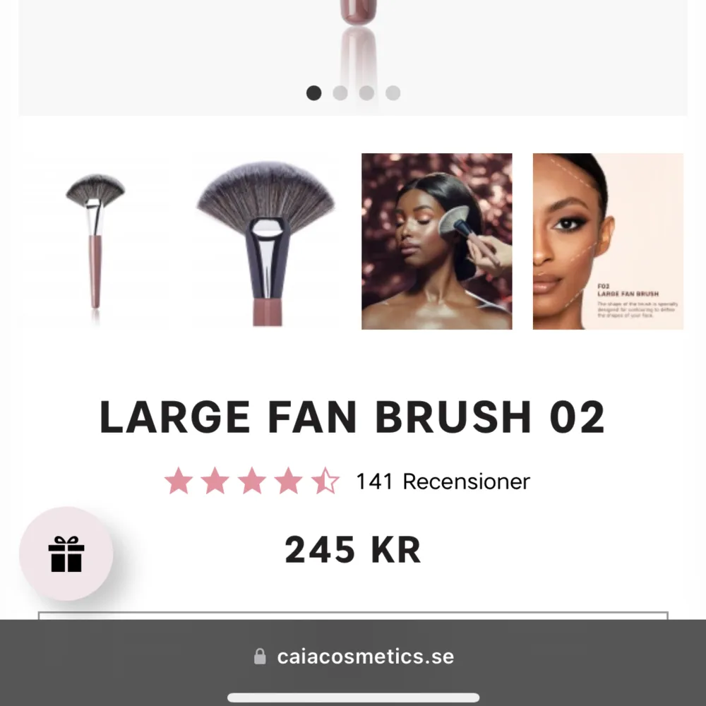 En sminkborste från caia cosmetics i 02💕 ny med förpackning aldrig använd💕  Säljer pågrund av att det köptes fel borste💕 nypris:245kr + 29kr frakt jag säljer den för 200kr💕. Accessoarer.